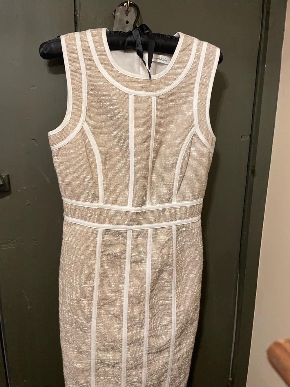 Sleeveless Beige Tweed Sheath Dress with White Piping Calvin Klein 4